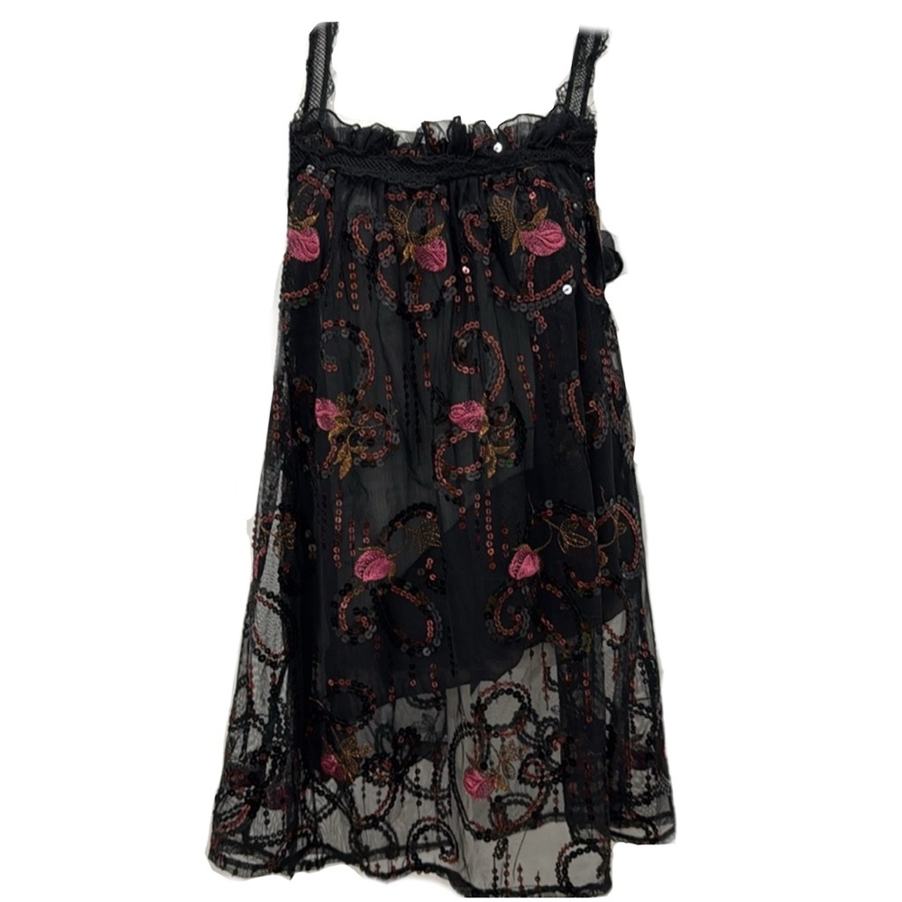 Glittery black tank top with lace